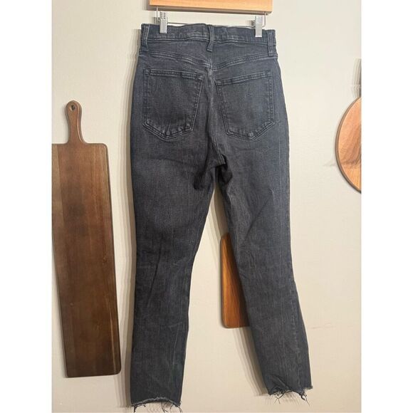 Abercrombie & Fitch Gray Distressed Ultra High-Rise Long Mom Jeans Size 27/4 - Picture 2 of 5